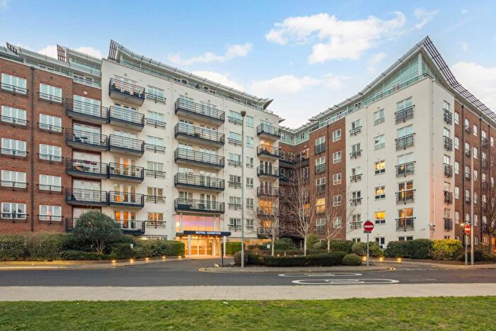 2 Bedroom Flat To Rent In Royal Quarter, Kingston Upon Thames, KT2