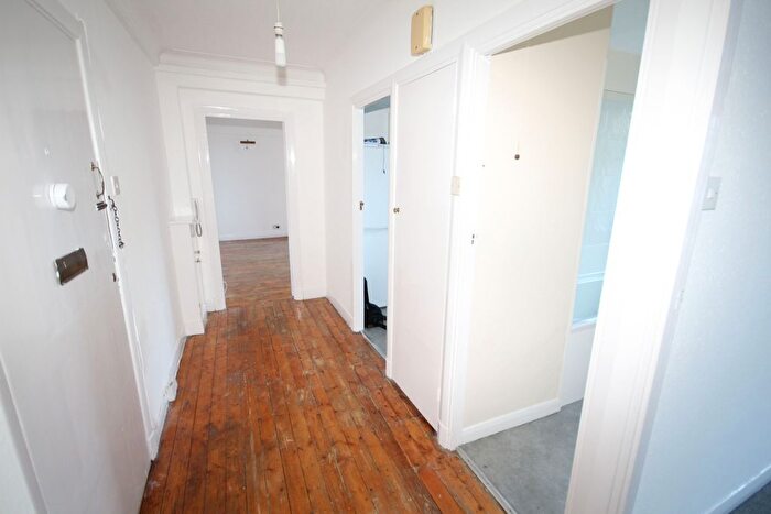 2 Bedroom Flat To Rent In Furze Hill, Hove, BN3