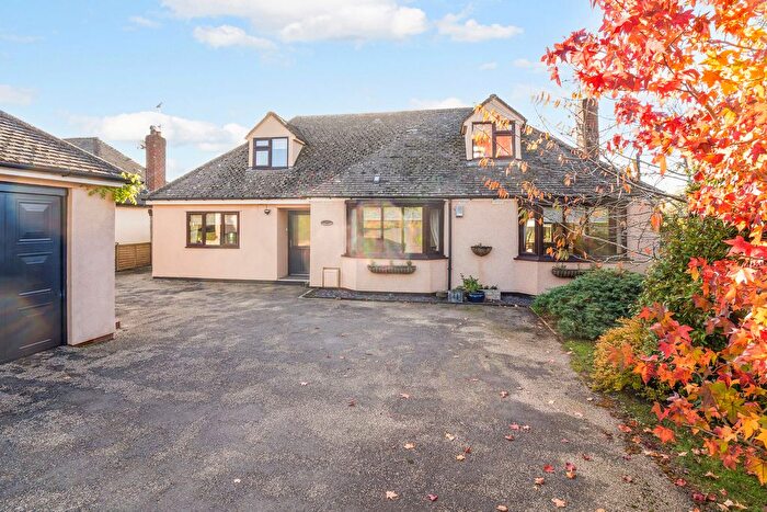 4 Bedroom Detached Bungalow For Sale In Evesham Road, Broadway, WR12