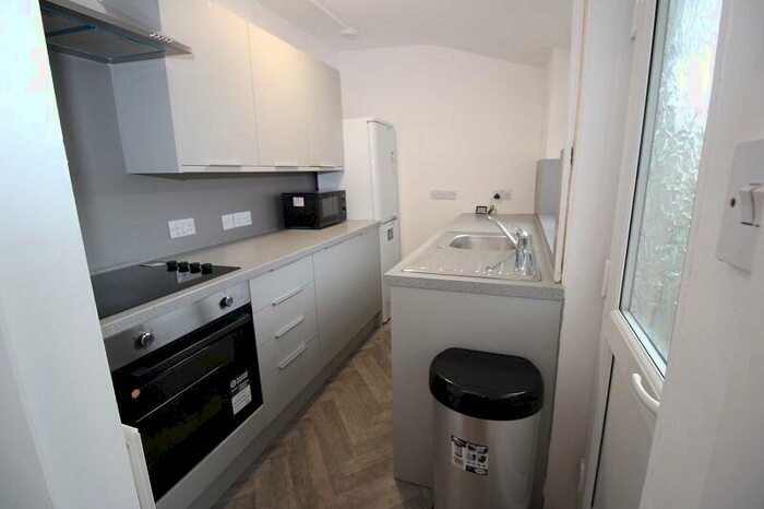 2 Bedroom House To Rent In **student /** Bed House All Inclusive, LN5