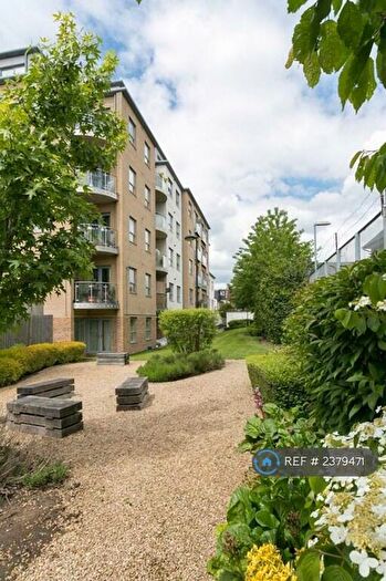 2 Bedroom Flat To Rent In Walthamstow Central, London, E17