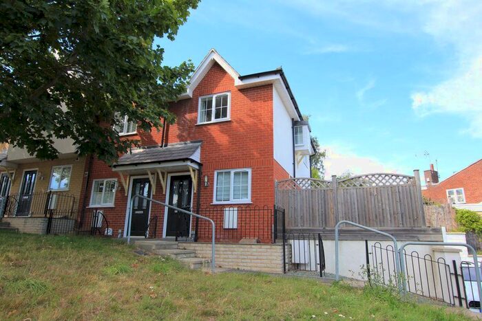 2 Bedroom Property To Rent In Chantry Way, Billericay, CM11