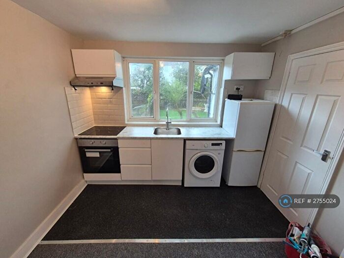 1 Bedroom Flat To Rent In Ridgeway, London, NW9