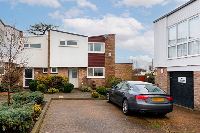 3 Bedroom Terraced House For Sale In Kempton Walk, Croydon, CR0