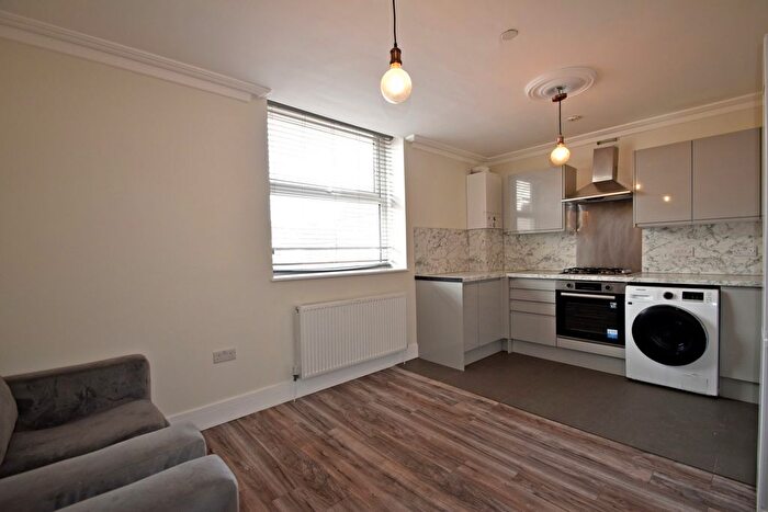 2 Bedroom Flat To Rent In Inverness Place, Roath, CF24