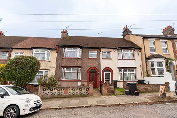 3 Bedroom Terraced House For Sale In Park Avenue, Northfleet, DA11