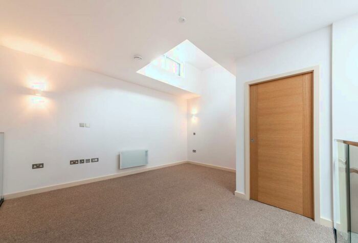 1 Bedroom Flat To Rent In Highgate Road, Kentish Town, London, NW5