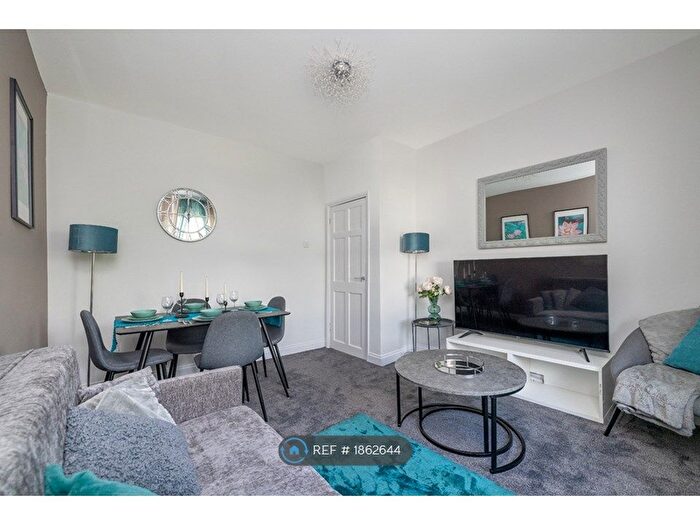 2 Bedroom Maisonette To Rent In Bankside, Southall, UB1