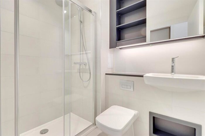 2 Bedroom Apartment To Rent In Herne Hill Road, London, SE24