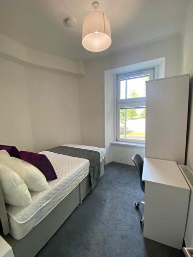 3 Bedroom Flat To Rent In Pitkerro Road, Stobswell, Dundee, DD4