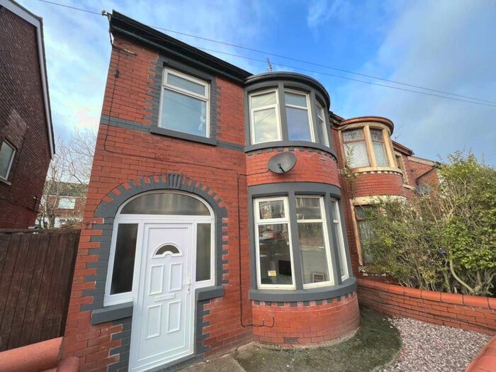 3 Bedroom Semi-Detached House To Rent In Collingwood Avenue, Blackpool, FY3