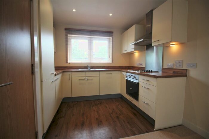 2 Bedroom Flat To Rent In Mehurst Drive, Bromley BR1