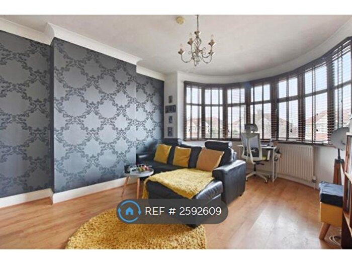 1 Bedroom Flat To Rent In Imperial Drive, Harrow, HA2