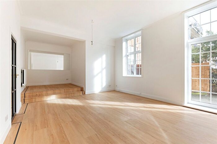3 Bedroom Flat To Rent In Ottershaw Park, Ottershaw, Chertsey, Surrey, KT16