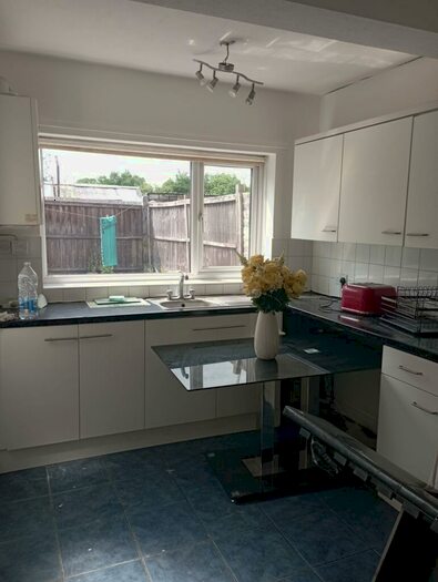 2 Bedroom Terraced House To Rent In Kenningoton Road, Nottingham, Nottinghamshire, NG8