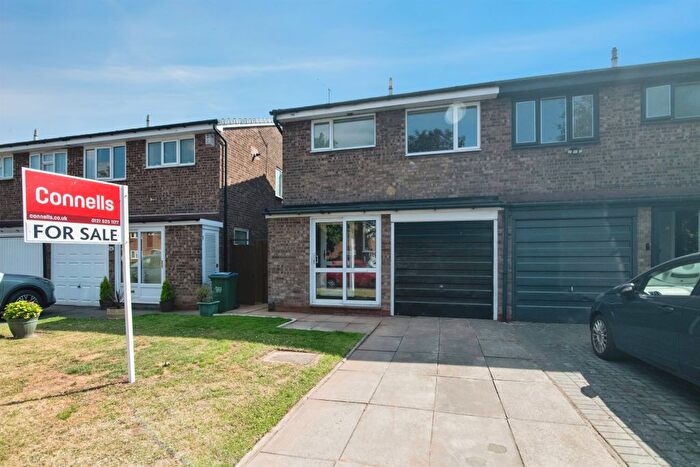 3 Bedroom Semi Detached House For Sale In Devereux Road, West Bromwich, B70