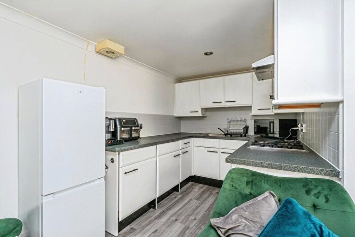 1 Bedroom Flat For Sale In Clarendon Road, Southsea, Hampshire, PO4