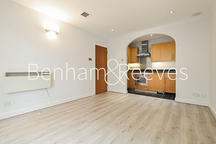 2 Bedroom Flat To Rent In Lyon Road, Harrow, HA1