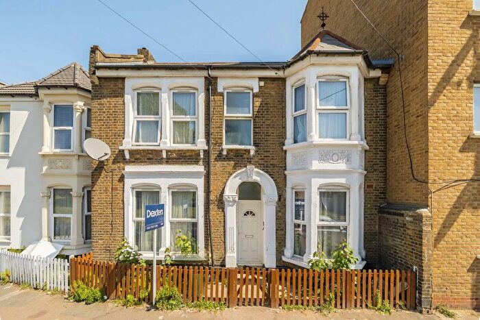4 Bedroom Property For Sale In Oak Crescent, Canning Town, E16