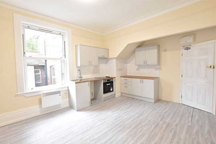 1 Bedroom Flat To Rent In Ladbroke Road, Redhill, Surrey, RH1