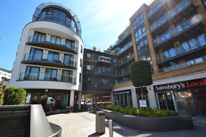 1 Bedroom Flat To Rent In Kew Bridge Road, Brentford, TW8