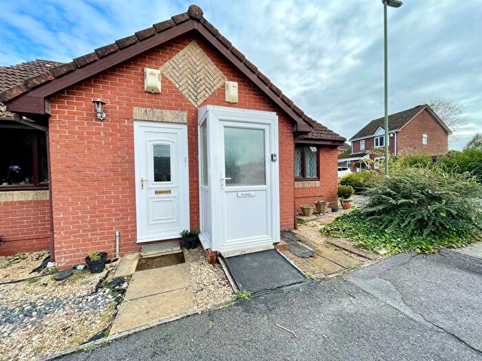 2 Bedroom House To Rent In Nutfield Road, Rownhams, Southampton, SO16