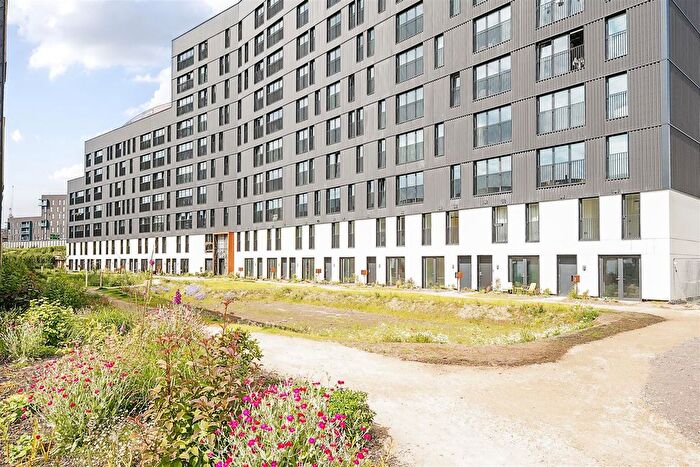 2 Bedroom Flat To Rent In Happy Walk, Leeds, LS9