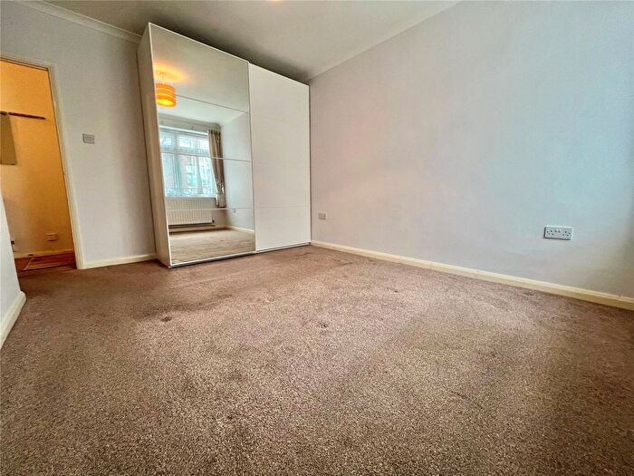 2 Bedroom Flat To Rent In Brownlow Road, London, N11