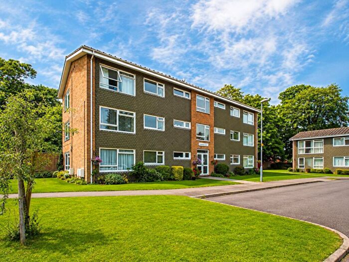 2 Bedroom Apartment For Sale In Oakleigh Way, Highcliffe, Dorset, BH23