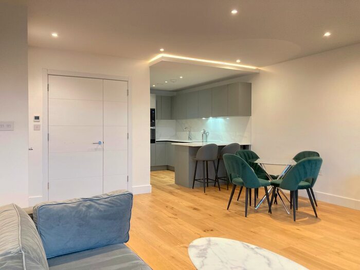 3 Bedroom Flat To Rent In Syon Lane, Isleworth, TW7