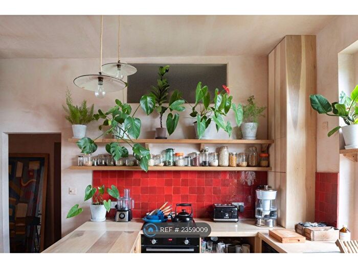 3 Bedroom Flat To Rent In Clive Court, Cliftonville, Margate, CT9