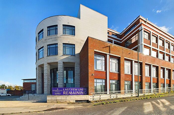 2 Bedroom Flat To Rent In Pyrcroft Road, Chertsey, Surrey, KT16