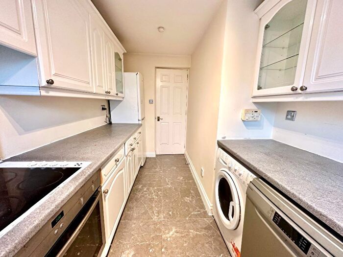 3 Bedroom Apartment To Rent In Riverview Place, City Centre, Glasgow, G5