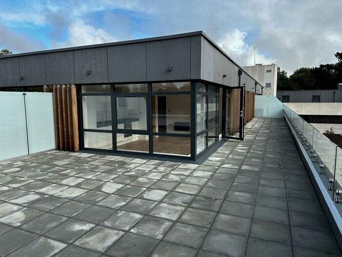 2 Bedroom Apartment To Rent In Hopewood Park, Deepdene Avenue, RH5