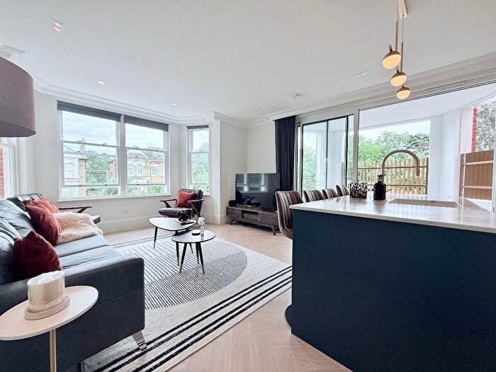 2 Bedroom Flat For Sale In Rosemont Road, London, W3