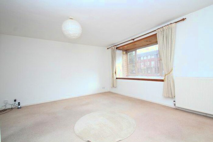2 Bedroom Flat To Rent In Bardsley Close, Croydon, CR0
