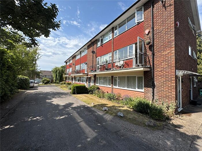 2 Bedroom Apartment To Rent In Springfield Park, Twyford, Reading, Berkshire, RG10