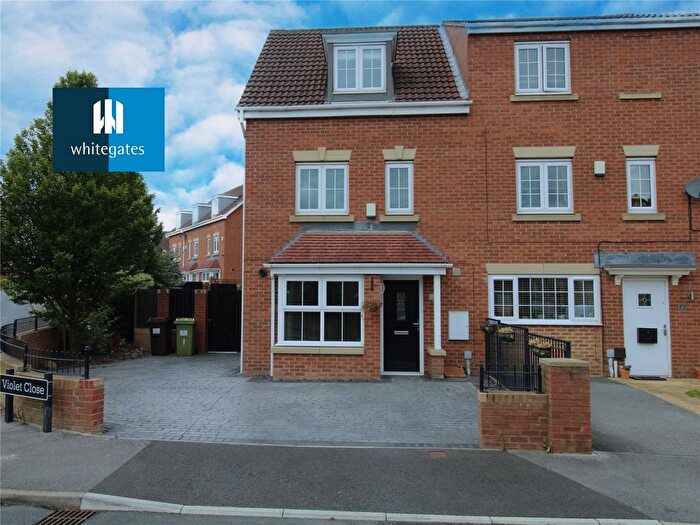 4 Bedroom Semi-Detached House To Rent In Violet Close, Castleford, West Yorkshire, WF10