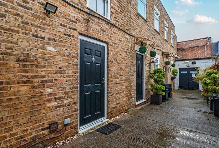 1 Bedroom Property For Sale In Village Mews, London, SW18