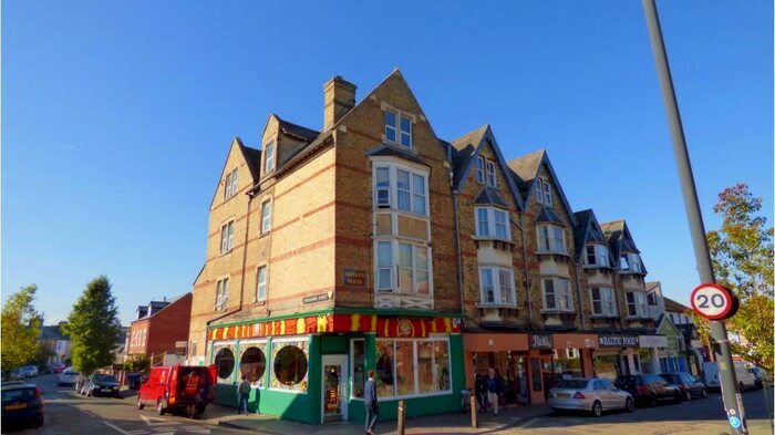 4 Bedroom Maisonette To Rent In Cowley Road, Hmo Ready Sharers, OX4