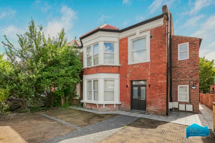 2 Bedroom Flat To Rent In High Road, Whetstone, London, N20