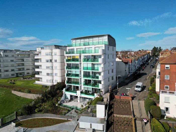2 Bedroom Apartment To Rent In Holland Road, Westcliff-On-Sea, SS0