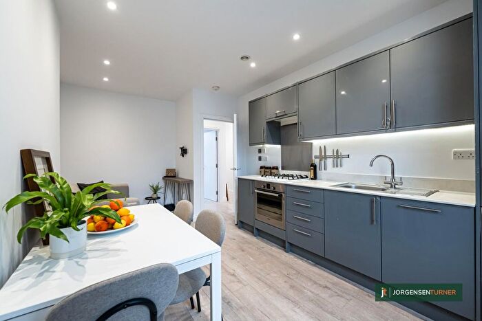 2 Bedroom Flat To Rent In Loftus Road, Shepherds Bush, W12