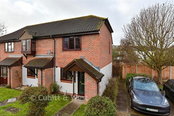 2 Bedroom End Of Terrace House For Sale In Chelsea Gardens, Sutton, Surrey, SM3