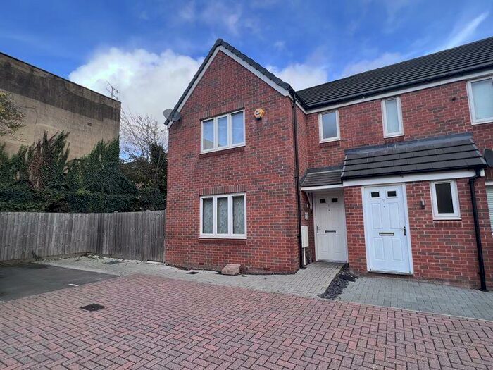 3 Bedroom End Of Terrace House To Rent In Guardian Way, Luton, LU1