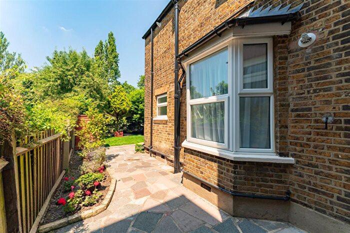 1 Bedroom Flat For Sale In Oaklands Road, London, W7
