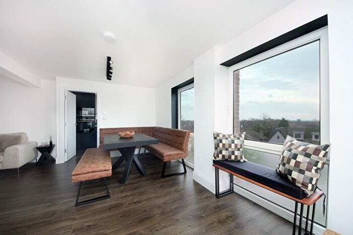 2 Bedroom Flat To Rent In Green Vale, London, W5