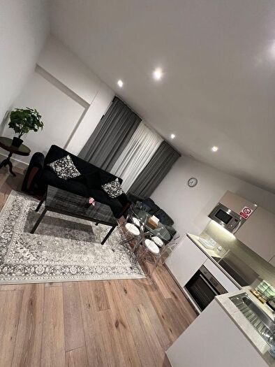 1 Bedroom Flat To Rent In Mondial Way, Hayes, UB3