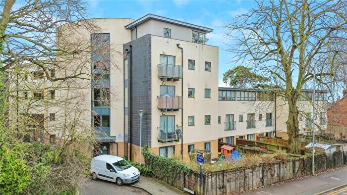 3 Bedroom Apartment For Sale In Basingstoke Road, Reading, Berkshire, RG2