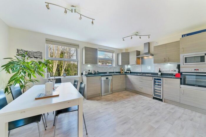 3 Bedroom Terraced House For Sale In Chestnut Place, London, SE26